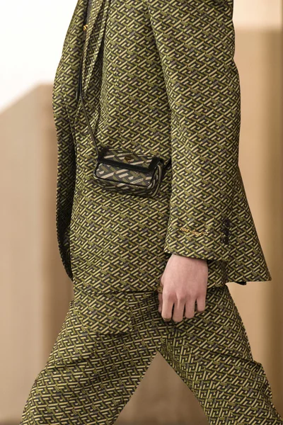 Look 23